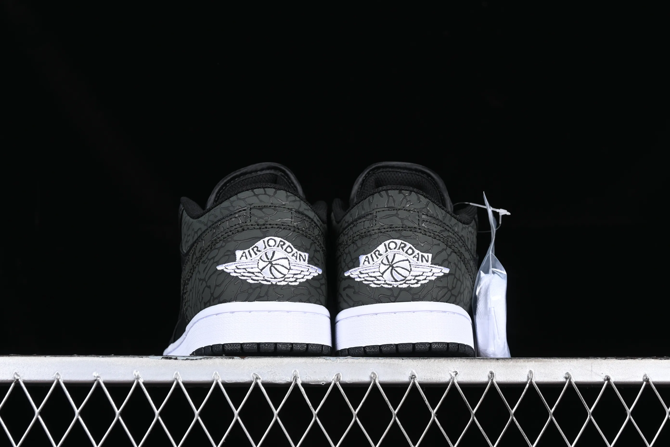 All categories Air Jordan Jordan series basketball shoes Air Jordan 1 Low Z version Air Jordan 1 Low AJ1 Joe 1 all black burst pattern low-top cultural casual sneakers FB9907-001